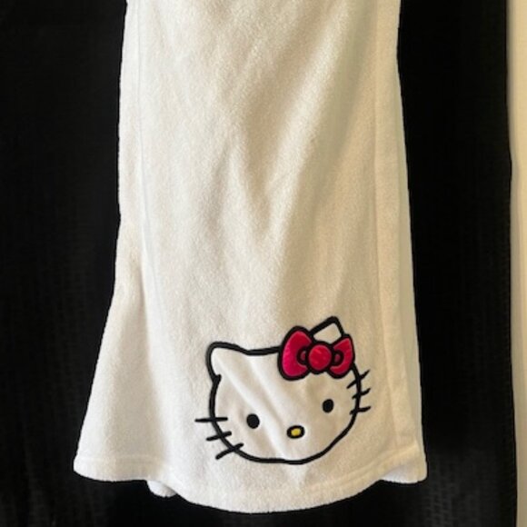 Licensed Hello Kitty ~ Bath/Shower Towel Dress - Picture 3 of 8